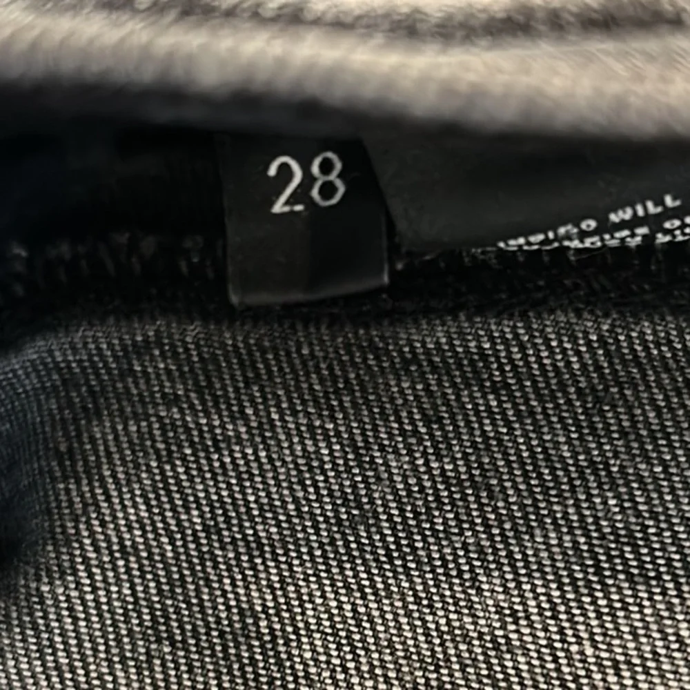 JBRAND SKINNY CROP JEANS | SIZE 28